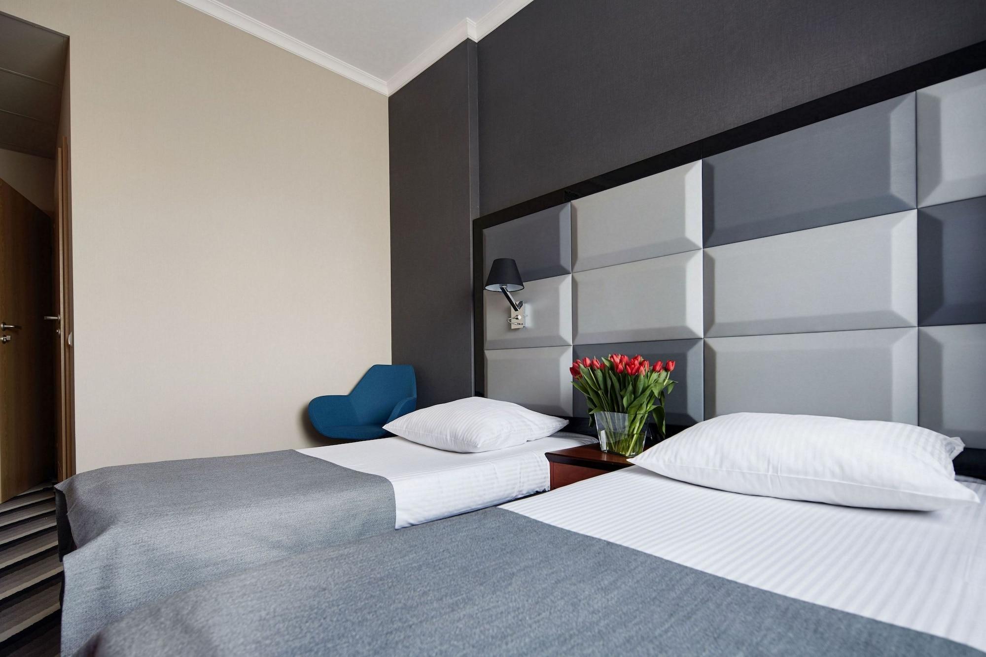 Apis Hotel 4*